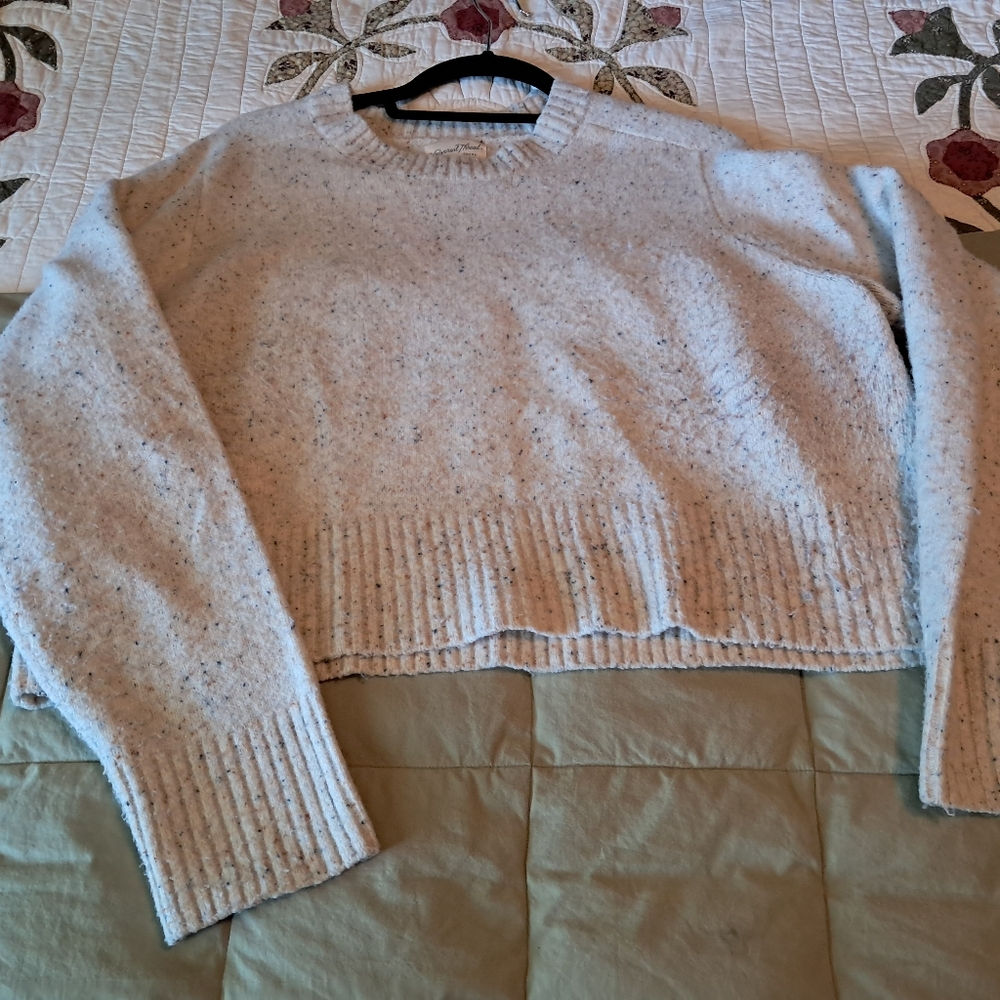Universal Thread Women's Cream Color Crewneck Sweater XL